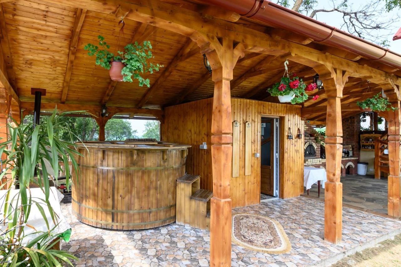 Hotel Sub Creasta Cocosului Breb Esterno foto