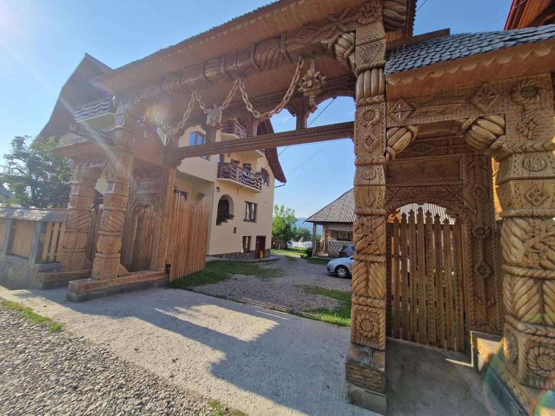 Hotel Sub Creasta Cocosului Breb Esterno foto