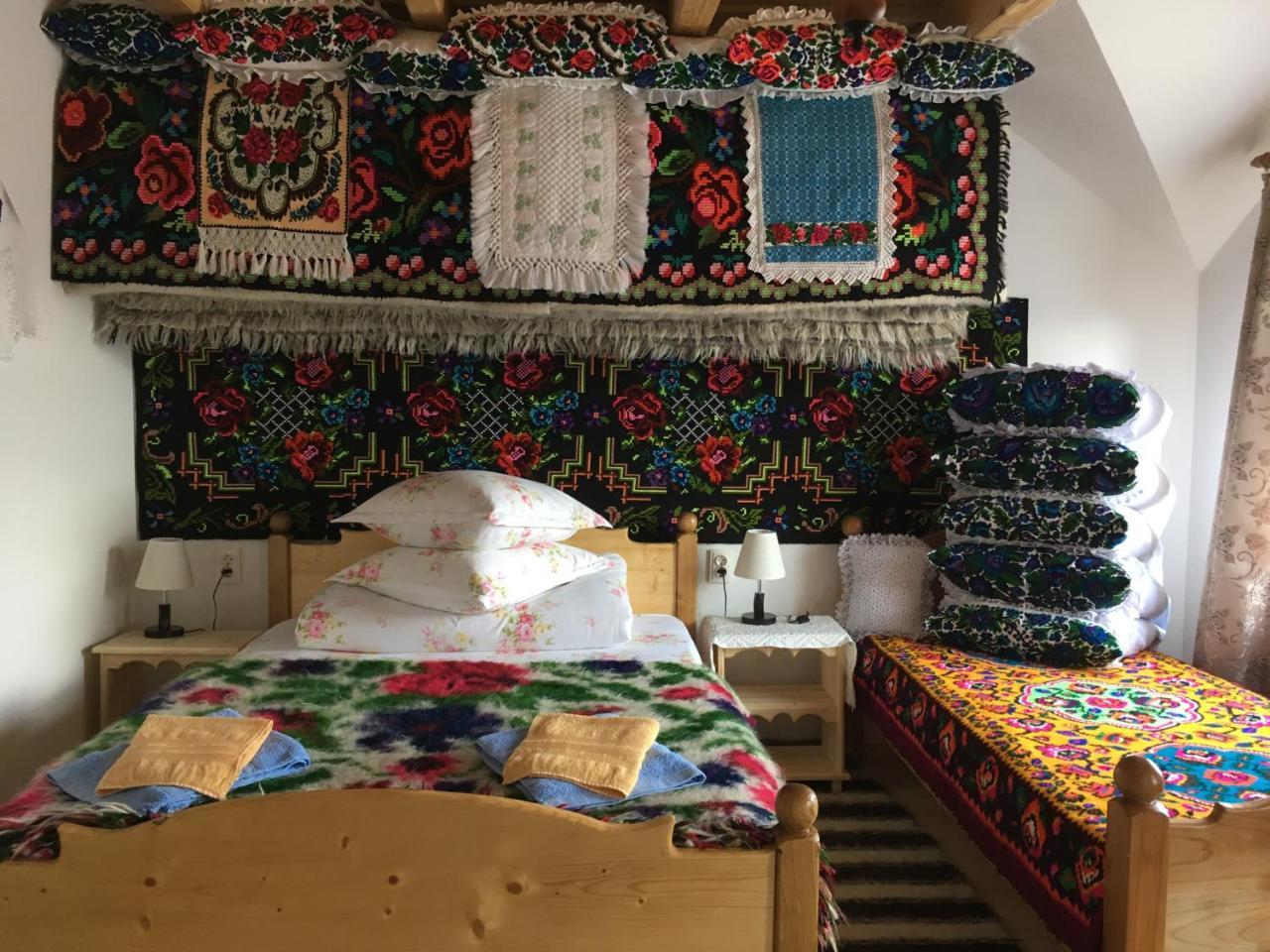Hotel Sub Creasta Cocosului Breb Esterno foto