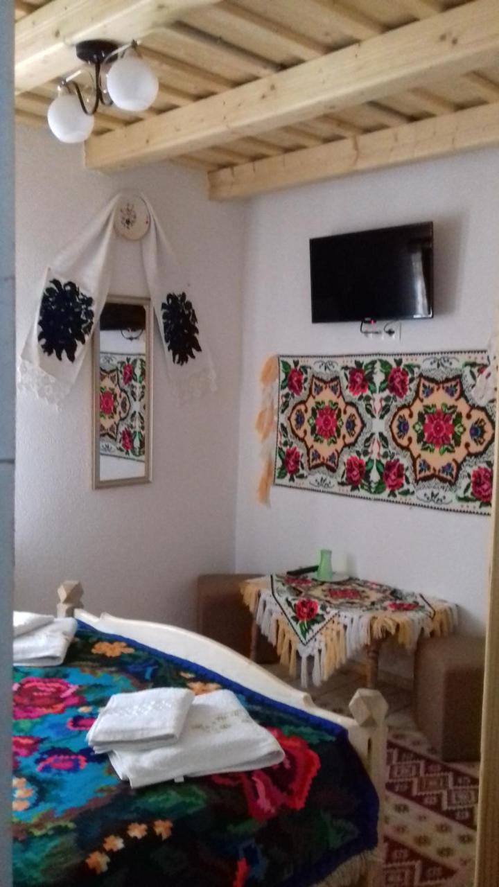 Hotel Sub Creasta Cocosului Breb Esterno foto