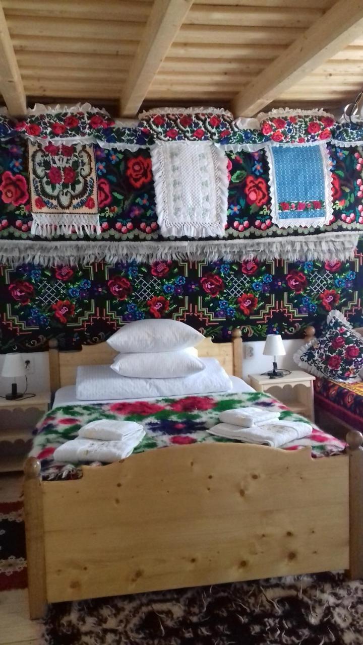 Hotel Sub Creasta Cocosului Breb Esterno foto